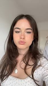 <em>Laura M</em>